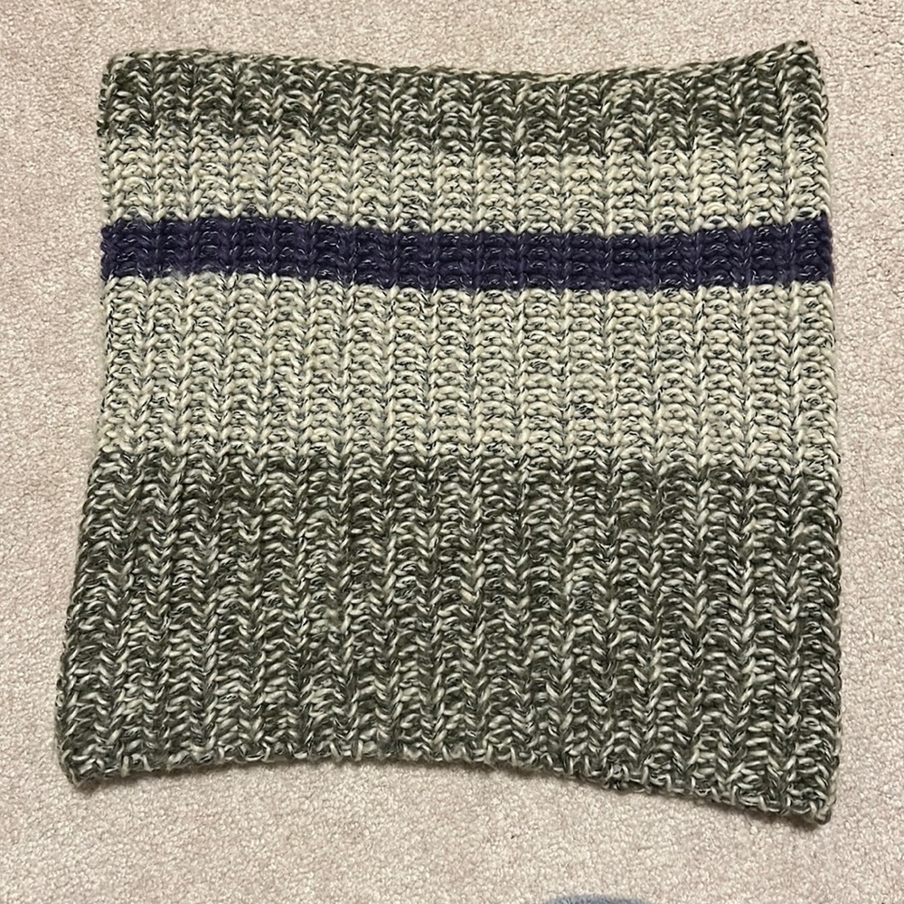 NWOT BRAND NEW Roots neck warmer - one size fits all